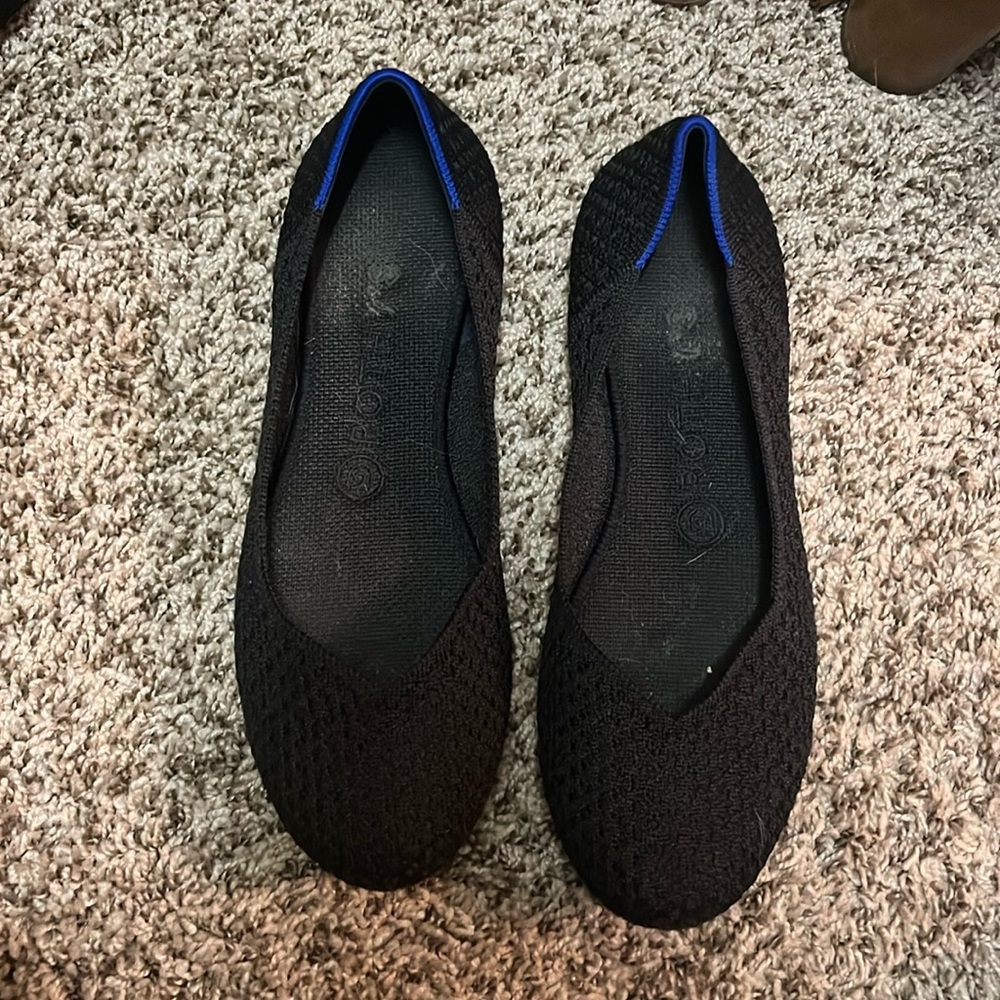 Rounded toe Black Rothy’s flats